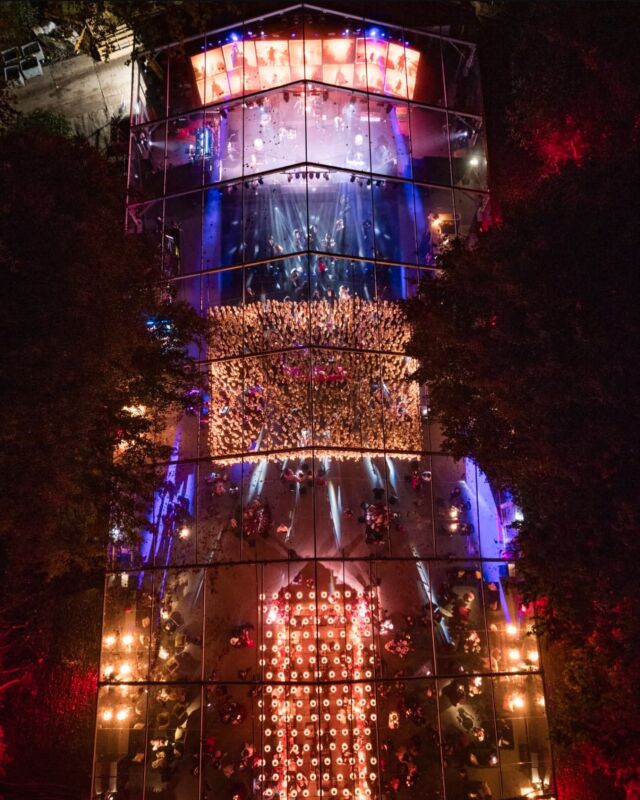 Stunning wedding welcome party we worked on with @anewknot @paularooneyfloraldesigner @lafeteofficial @devikanarainandcompany @naureenkhanevents featuring our floating Wisteria ceiling which we collaboratively made with the fabulous @paularooneyfloraldesigner . Photography : @musemotionpictures .