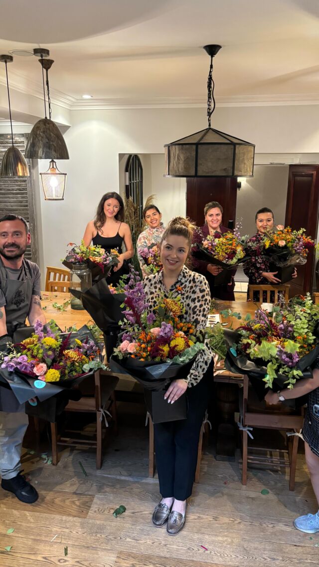 We had a blast at @langham_london for our bouquet-making workshop! Everyone created stunning arrangements and done a grand job! We are looking forward to doing more workshops at the Langham hotel, keep your eyes peeled.