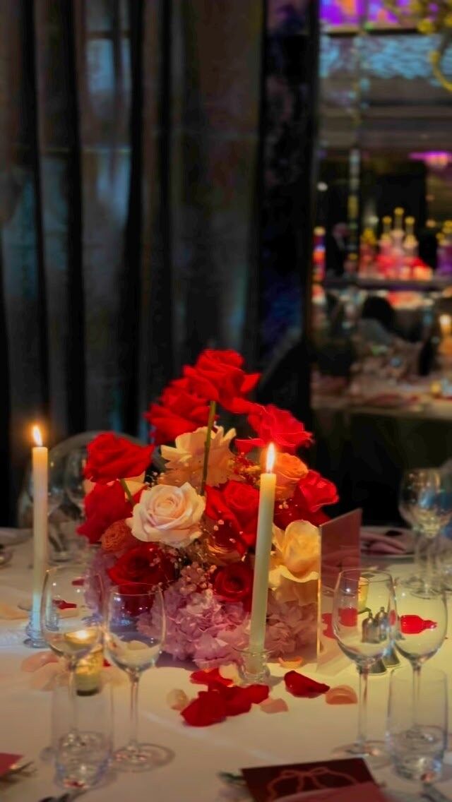 Setting the scene for a romantic Valentine’s Day at The Dorchester for the @ukwh_awards @lafeteofficial .Stunning pink and red florals, glowing candelabras, and rose petals scattered to create the perfect love-filled atmosphere ❤️