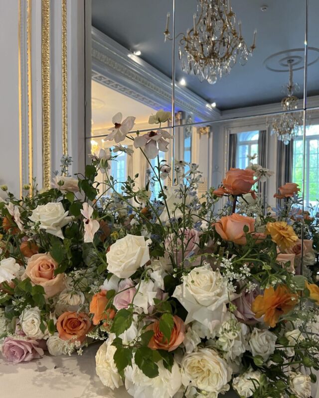 Roses , delphinium, butterfly ranclus and birch to create this luxury bespoke table centre. #luxuryflowers #london #bespoke #weddingflowers