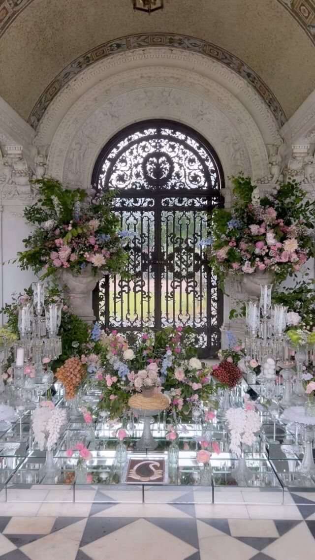 Elevate your special day with these stunning  floral urns, the perfect blend of luxury and romance. #luxuryflowers #wedding #london #events #flowers #luxury