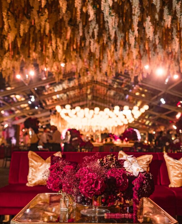 Opulent welcome party setup at the Four Seasons Hampshire featuring our grand florals. We absolutely loved being a part of this spectacular event with the amazing @anewknot @paularooneyfloraldesigner @lafeteofficial @devikanarainandcompany @naureenkhanevents photography: @musemotionpictures @fourseasons