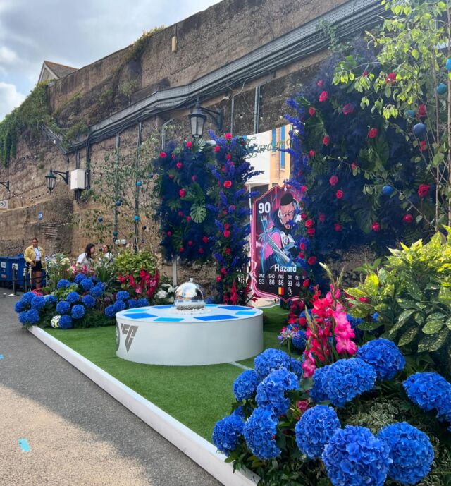 An amazing setup designing the garden of Eden for @chelseafc @160over90 @easportsfc @juliancarterdesign .

Our bespoke design with metal structure , an Eden hazard graphic , a water feature , astro turf, fresh cut flowers and plants to create this spectacular display. 

#chelseafc #easports #london #flowerinstallation #luxuryflowers #bespoke #chelsea